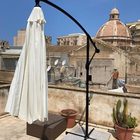 Bradamante Little Tower דירה *